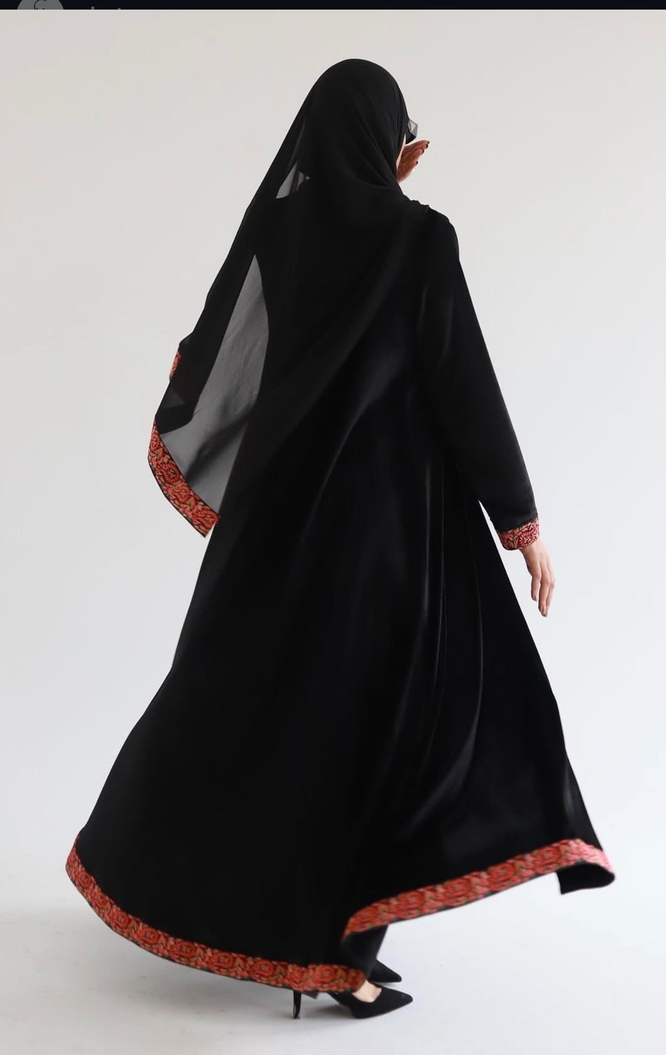 Velvet abaya Secondary image