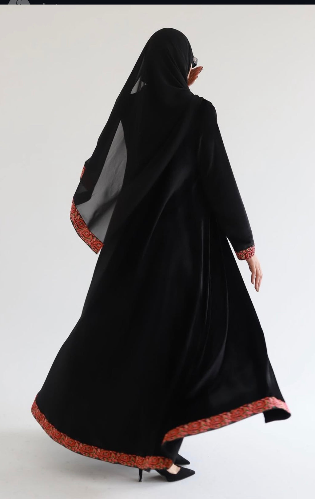 Velvet abaya